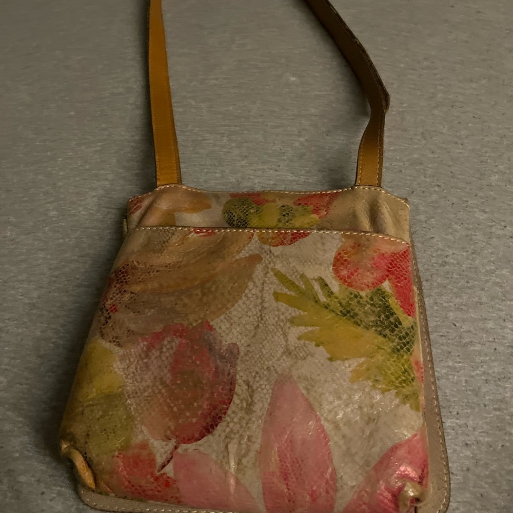 Patricia Nash leather floral crossbody in excellent condition 🤗